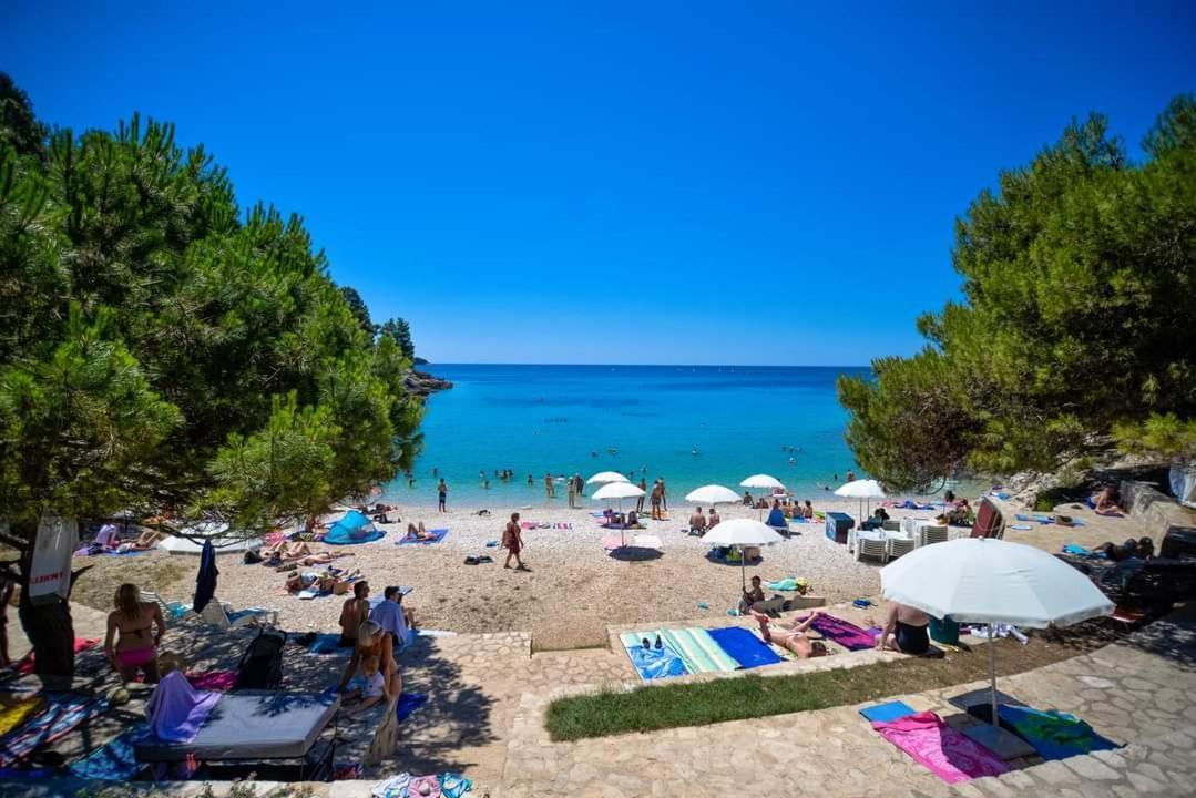 Apartment Tomas Near The Beach Pula Exterior foto