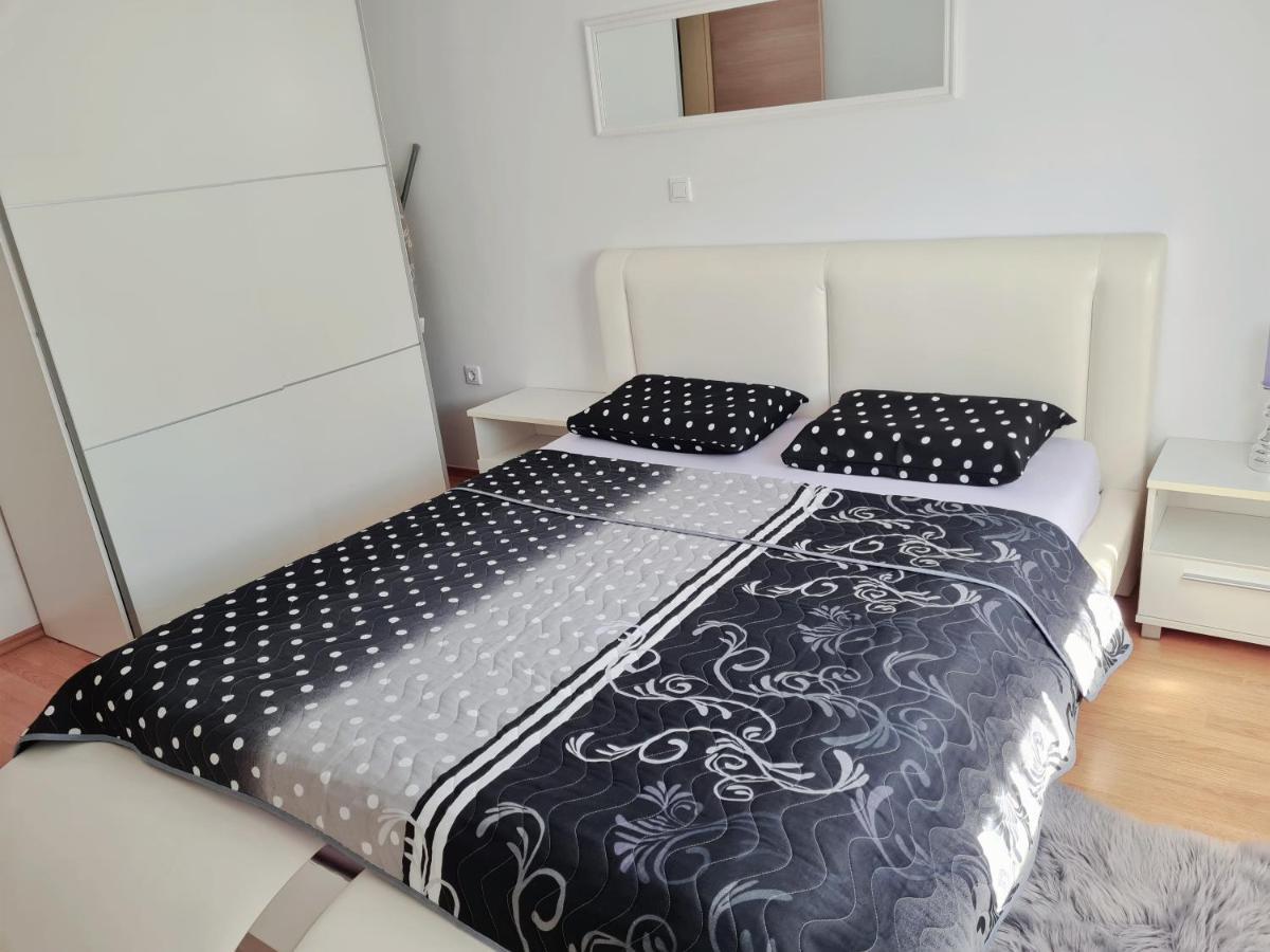 Apartment Tomas Near The Beach Pula Exterior foto